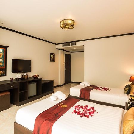 Tanawan Phuket Hotel Patong Exterior photo