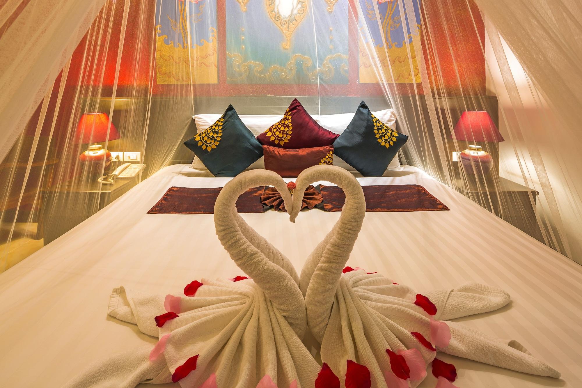 Tanawan Phuket Hotel Patong Exterior photo