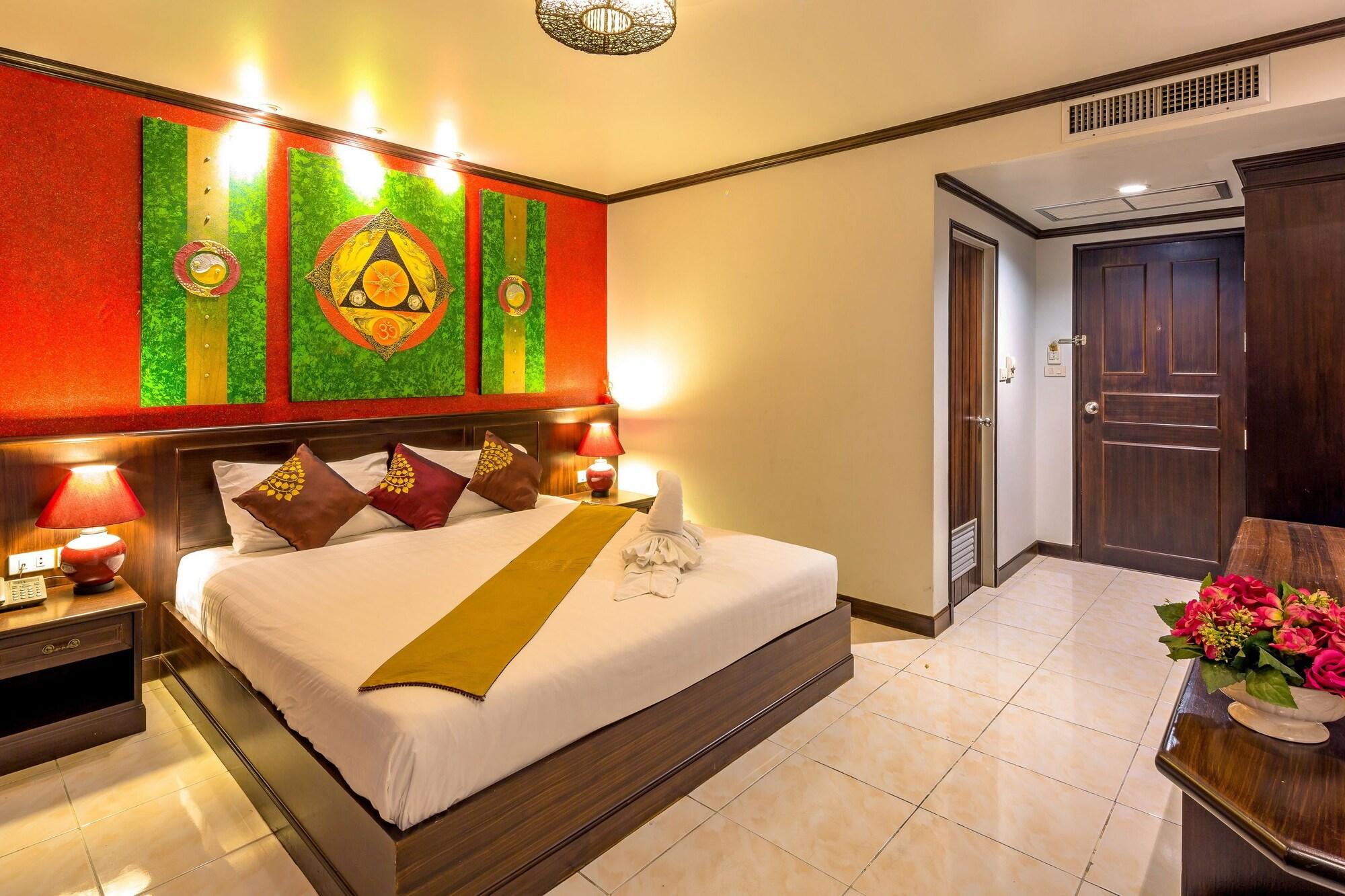 Tanawan Phuket Hotel Patong Exterior photo