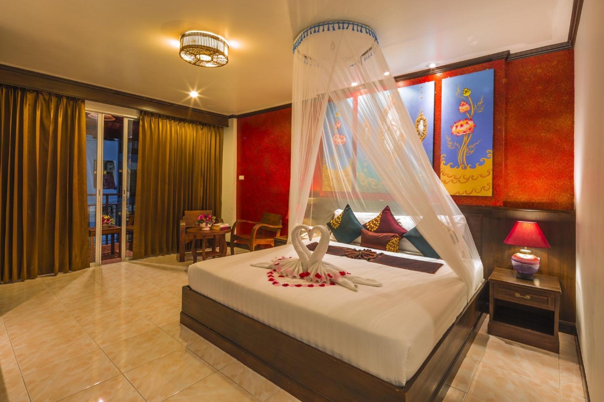 Tanawan Phuket Hotel Patong Exterior photo